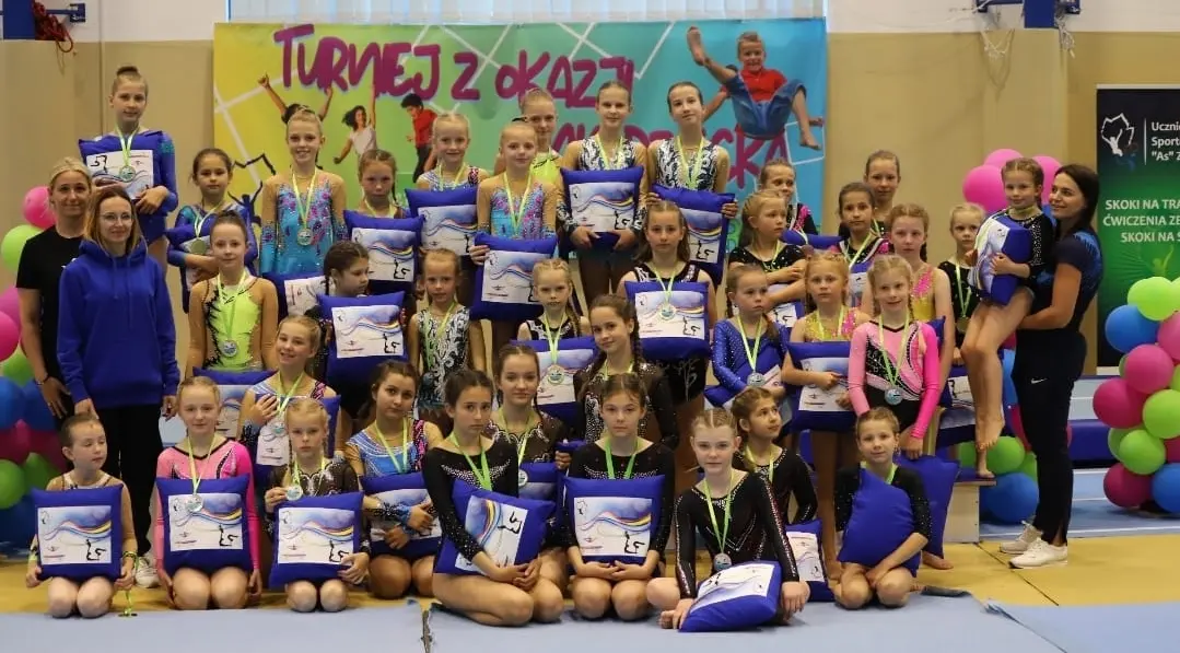 Starty akrobatów w Międzywojewódzkim Turnieju w Akrobatyce Sportowej